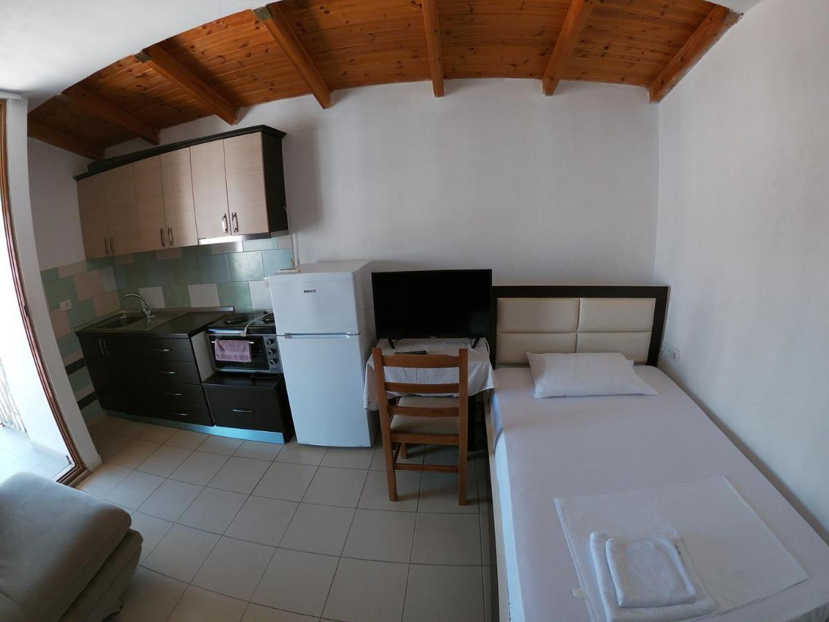 Honey Apartments Near Promenade Sarandë Esterno foto