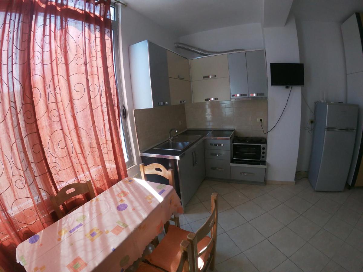 Honey Apartments Near Promenade Sarandë Esterno foto