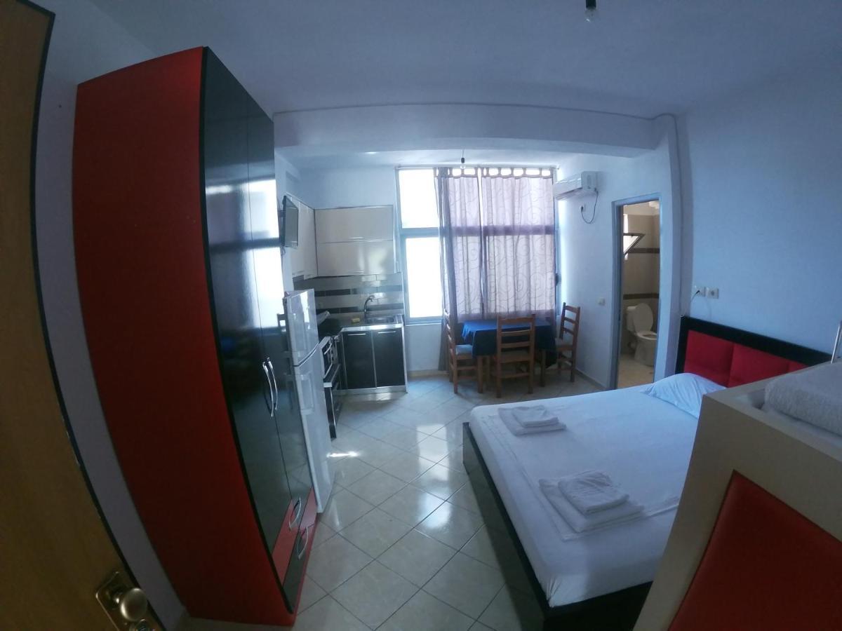 Honey Apartments Near Promenade Sarandë Esterno foto