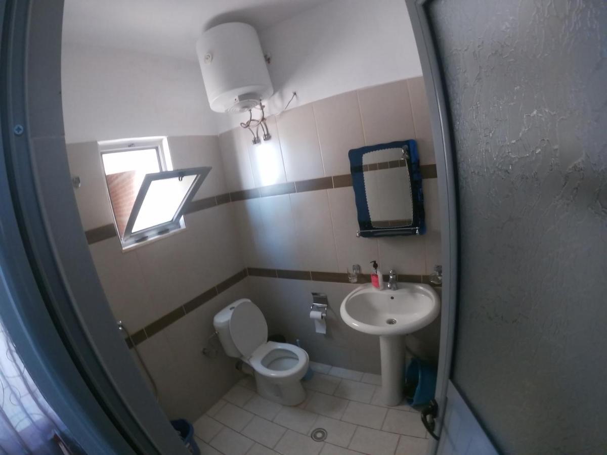 Honey Apartments Near Promenade Sarandë Esterno foto