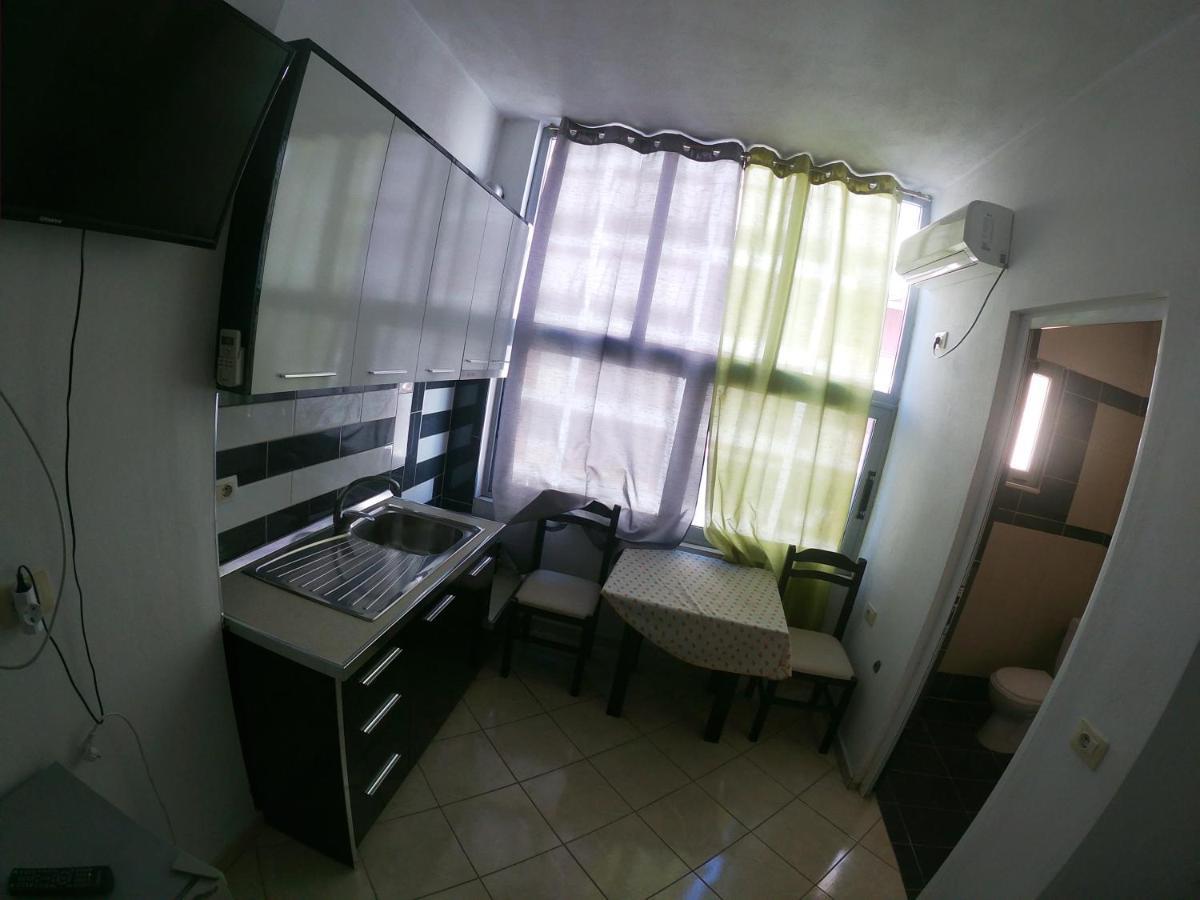 Honey Apartments Near Promenade Sarandë Esterno foto